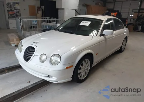 2002 Jaguar S-Type 4.0L V8 from USA, damaged, VIN SAJDA03P82GM30975
